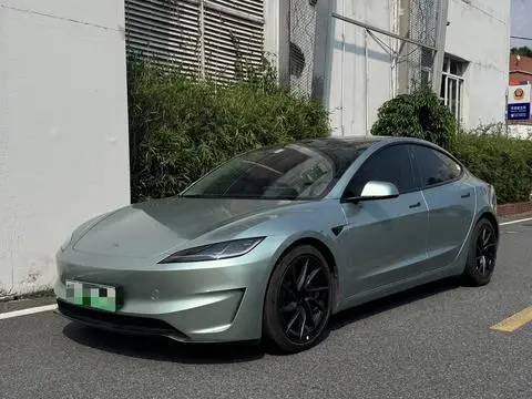Tesla Model 3 2024