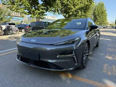 Geely 星耀8 PHEV 2025