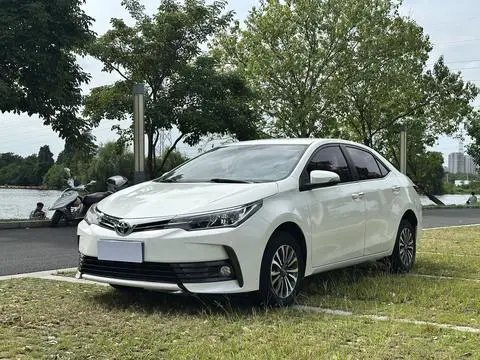 Toyota Corolla 2017 — фото 1