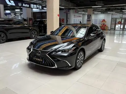 Lexus ES 2022