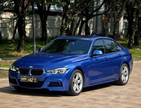 BMW 3 Series 2018 — фото 1