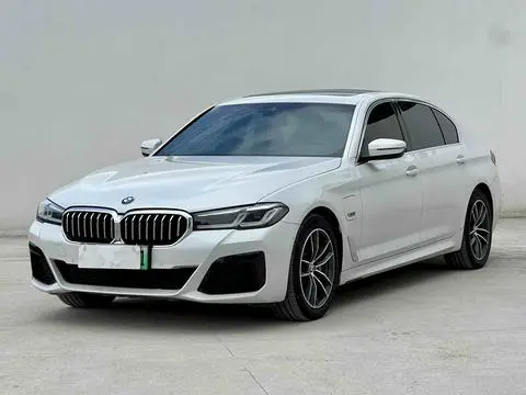 BMW 5 Series PHEV 2022 — фото 1