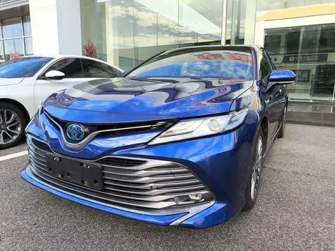 Toyota Camry 2019 — фото 1