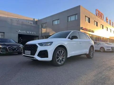 Audi Q5L 2022 — фото 1