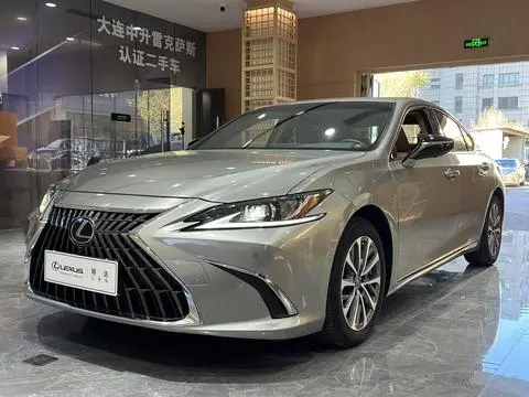 Lexus ES 2020 — фото 1