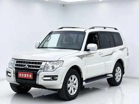 Mitsubishi 帕杰罗 2016