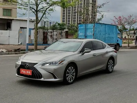 Lexus ES 2021 — фото 1