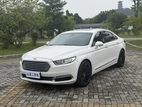 Ford 金牛座 2015