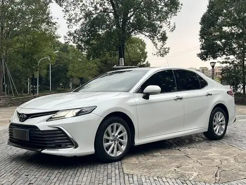 Toyota Camry 2021 — фото 1