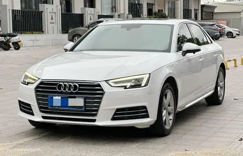 Audi A4L 2017 — фото 1