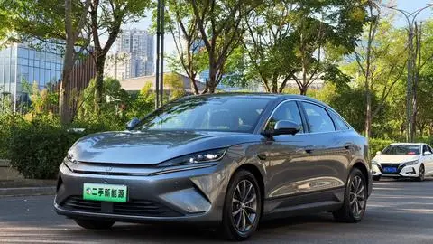 BYD 秦L EV 2025 — фото 1