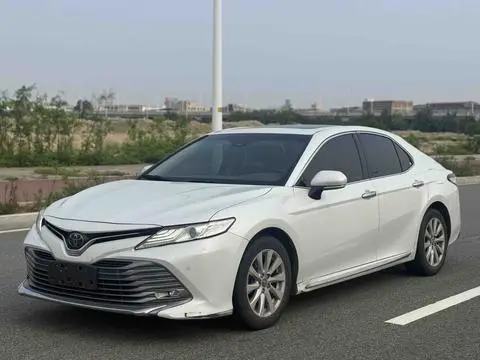 Toyota Camry 2018 — фото 1