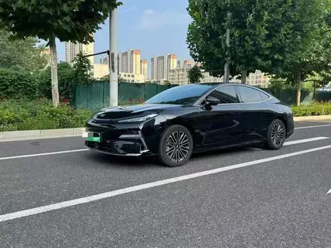Geely 星耀8 PHEV 2025 — фото 1