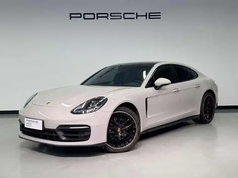 Porsche Panamera 2023