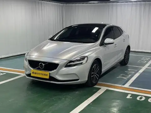 Volvo V40 2017 — фото 1