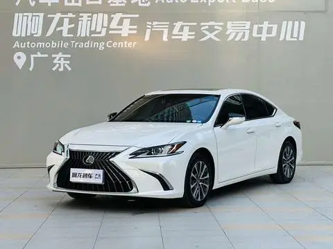 Lexus ES 2022