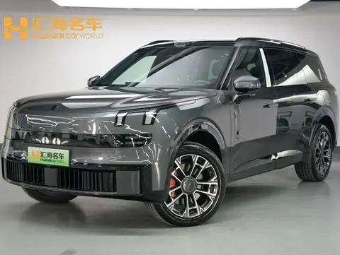 Lynk & Co 900 2025