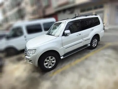 Mitsubishi 帕杰罗 2016