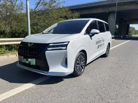Wuling 星光730 PHEV 2025 — фото 1