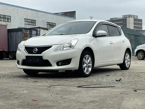 Nissan Tiida 2014 — фото 1