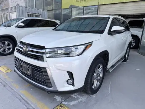Toyota Highlander 2018 — фото 1
