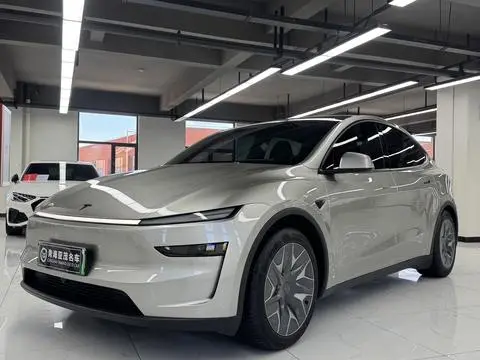 Tesla Model Y L 2026