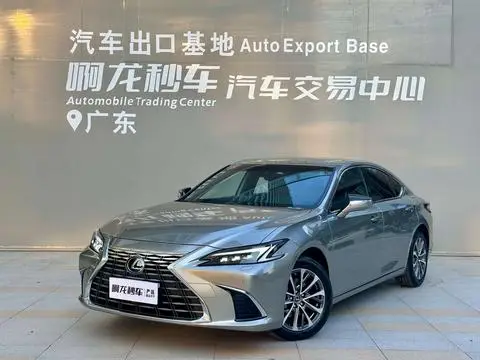 Lexus ES 2025