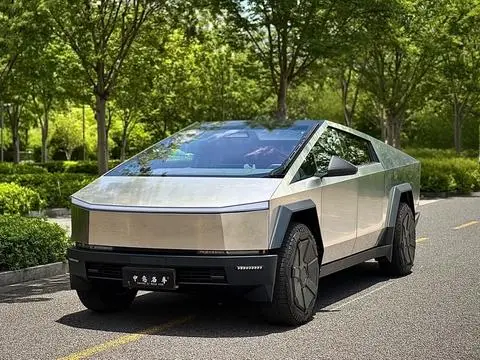 Tesla 赛博越野旅行车 2025