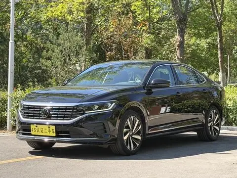 Volkswagen Passat 2025 — фото 1