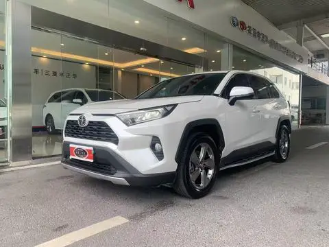 Toyota RAV4 2022 — фото 1