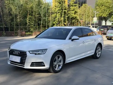 Audi A4L 2018 — фото 1