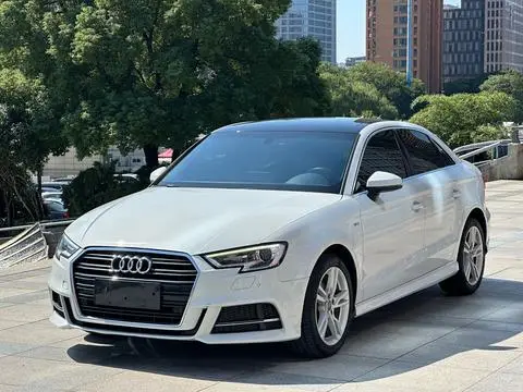 Audi A3 2018 — фото 1