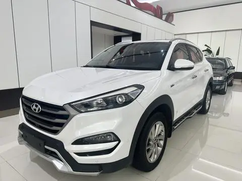 Hyundai 途胜 2015 — фото 1