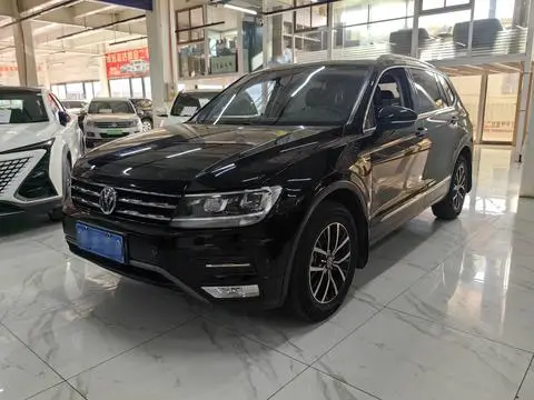 Volkswagen Tiguan L 2018 — фото 1