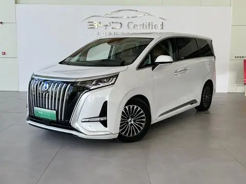 Denza D9 EV 2024