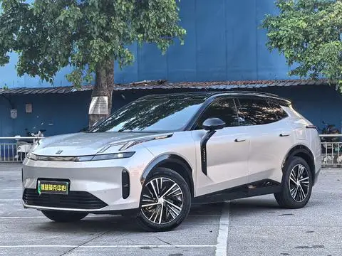 Lynk & Co 08 EM-P 2023