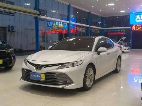 Toyota Camry 2019 — фото 1