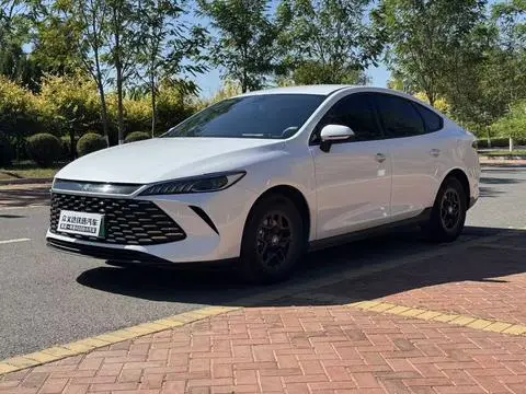 BYD 秦PLUS DM 2025 — фото 1