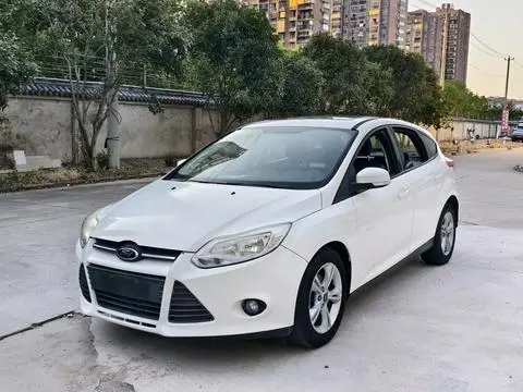 Ford Focus 2012 — фото 1