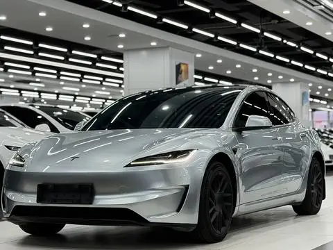 Tesla Model 3 2023 — фото 1