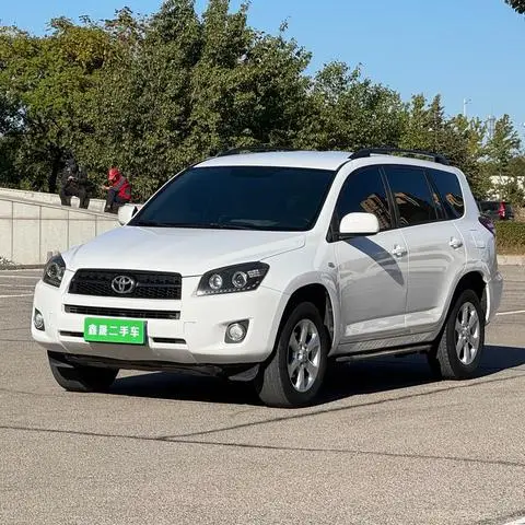 Toyota RAV4 2013 — фото 1