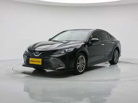Toyota Camry 2019 — фото 1