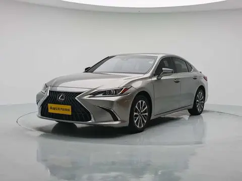 Lexus ES 2022 — фото 1
