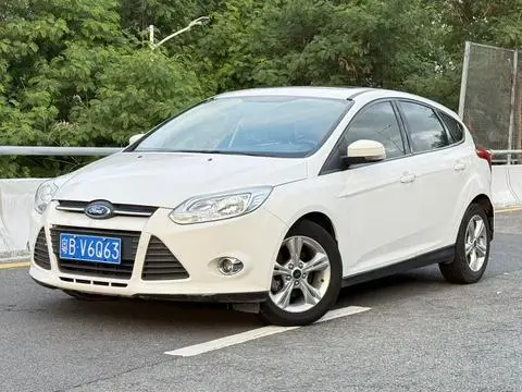 Ford Focus 2012 — фото 1