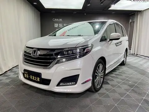 Honda 艾力绅 2016 — фото 1