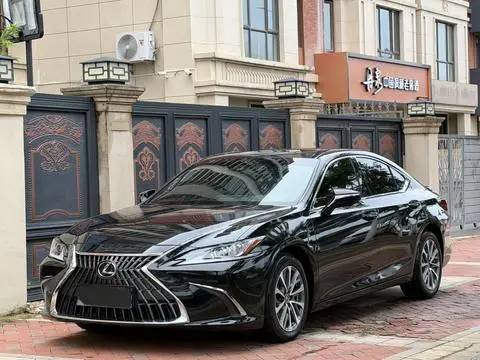 Lexus ES 2022 — фото 1