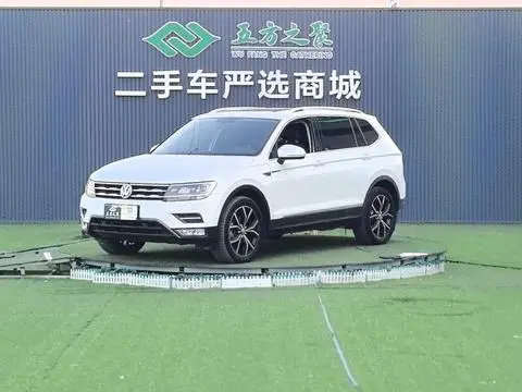 Volkswagen Tiguan L 2020 — фото 1