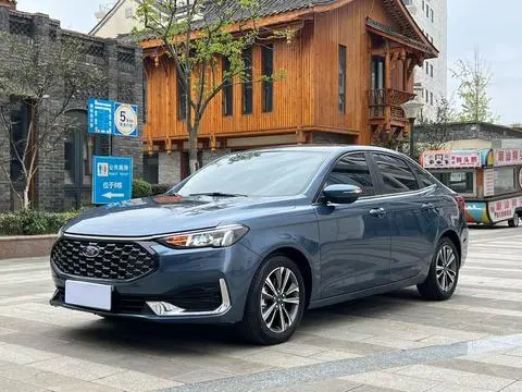 Ford Escort 2021 — фото 1