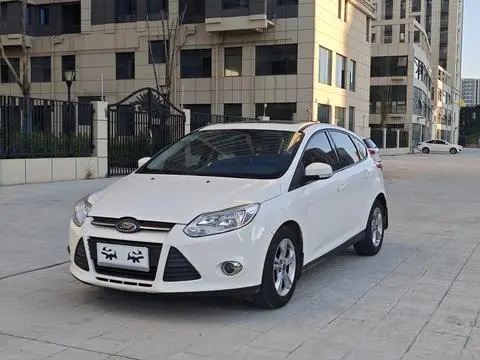 Ford Focus 2012 — фото 1