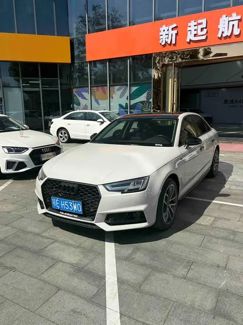 Audi A4L 2018 — фото 1